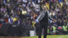 La Volpe durante un encuentro en el Estadio Azteca