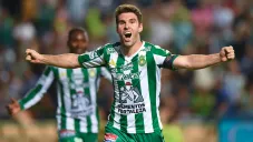 Mauro Boselli celebra una anotación frente al Celaya