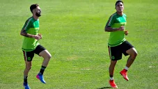 Layún y Salcedo, durante un entrenamiento con el Tri