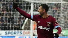 Chicharito Hernández en partido con West Ham