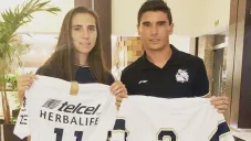 Deneva y Alustiza intercambian playeras de Pumas