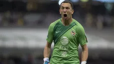 Marchesín festeja una anotación del Campeón América en el Estadio Azteca