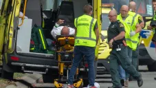 Paramédicos atendiendo a los afectados por el atentado en Nueva Zelanda