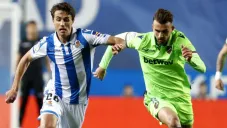 Ander Guevara disputa el balón con Borja Mayoral