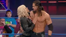 Momento en que Taya y Johnny festejan en el ring