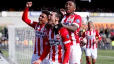 Hirving Lozano celebra su gol contra Venlo