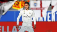Raphael Varane durante un juego con el Real Madrid