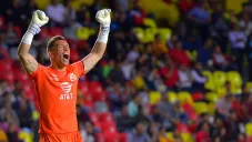 Nicolás Vikonis festeja en un partido con Puebla