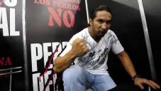 Hijo del Perro Aguayo en sesión fotográfica