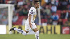 Barrera celebra gol con Pumas