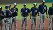 Jugadores de San Diego Padres previo al encuentro contra Diablos