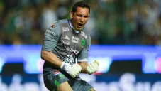 Rodolfo Cota festeja un gol del León