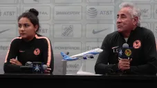 Cassandra Cuevas y Leo Cuellar en conferencia de prensa