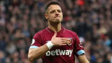 Chicharito festeja un gol con el West Ham