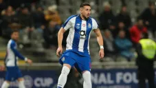 'HH' conduce el balón en un juego del Porto