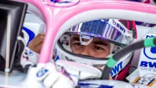 Sergio Pérez dentro de su monoplaza en el GP de Bahrein