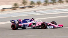 Checo Pérez manejando su monoplaza