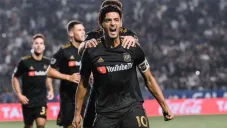 Carlos Vela festejando un gol con LAFC
