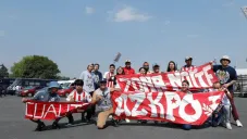 Aficionados de Chivas a las afueras del Olímpico Universitario