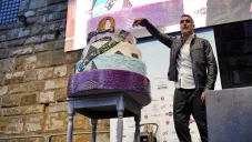 Gabriel Batistuta celebra su cumpleaños en la Piazza della Signoria