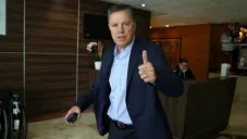 Ricardo Peláez tras acompañar a Salas después de su operación
