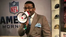 Michael Irvin en un estudio de televisión