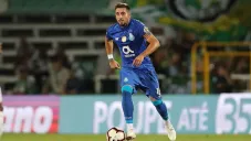 Héctor Herrera en un partido con Porto