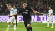 Jovic celebra anotación con el Eintracht Frankfurt
