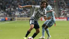 Pizarro encara a defensa del Sporting Kansas City