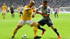 Luis Rodríguez y Carlos Rodríguez durante un Clásico Regio