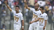 Jugadores de Pumas después de un partido en CU