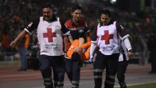 Benedetti abandona el Benito Juárez en camilla