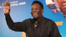Pelé, durante una conferencia de prensa