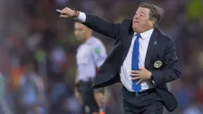 Miguel Herrera da indicaciones en Final de Copa MX