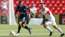 Jordan Sierra y Antonio Rios en disputa por el balón