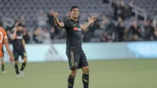 Carlos Vela festeja gol con LAFC