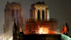 Catedral de Notre Dame durante un incendio
