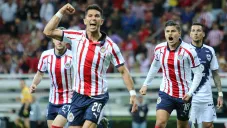 Jesús Molina en festejo de gol con Chivas