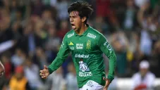 José Juan Macías celebra una anotación con León