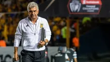 El Tuca Ferretti en el partido contra Rayados