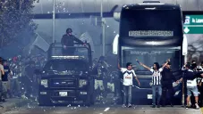 Aficionados de Rayados realiza caravana al Volcán