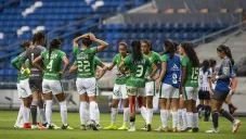 Jugadoras de León conversan previo a juego contra Rayados