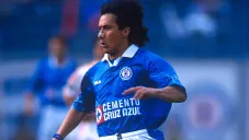 Castañeda, durante un duelo con Cruz Azul en el año 2000