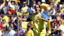 Sebastián Abreu en partido con el América