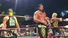 Hijo del Fantasma con la playera de la Rebelión Amarilla