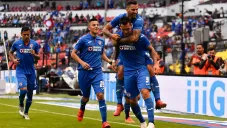 Cruz Azul festeja gol de Milton Caraglio