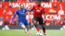 Higuain y Pogba en disputa por el balón