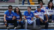 Aficionados de Cruz Azul en las gradas del Universitario BUAP