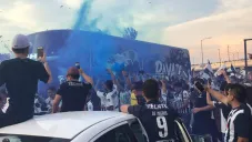 Afición de Rayados recibe a su equipo en el BBVA