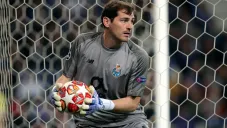 Iker Casillas, durante un duelo con el Porto